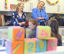 SAS and JA-Gadhia with Forth Valey students: Shirley-Anne Somerville (Minister for Further & Higher Education) with Jayne-Anne Gadhia (review chair & CEO of Virgin Money) talking with Forth Valley College students