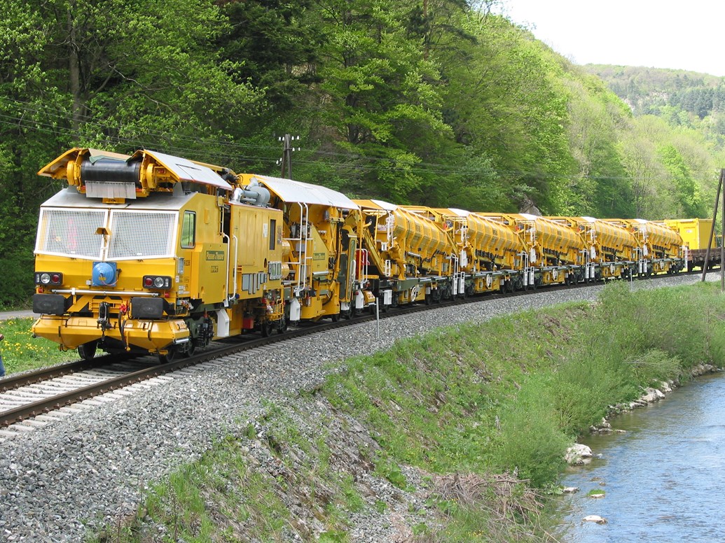 High output team grows with new £50m ballast cleaner and 500 new