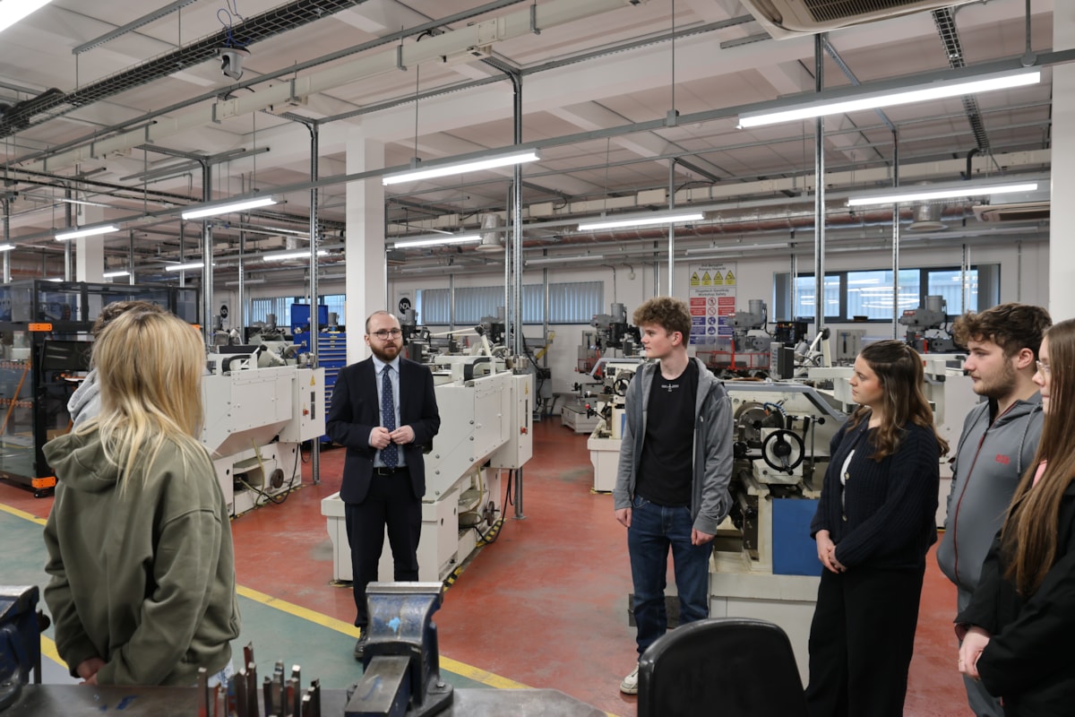 Minister for Skills Jack Sargeant with learners at Campus Llangefni-2