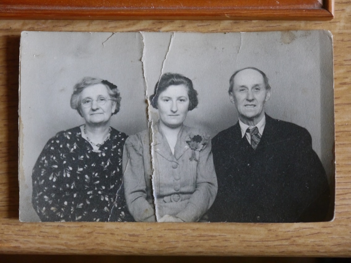 Dorothy Buckby between her parents Alice & George, 1930s