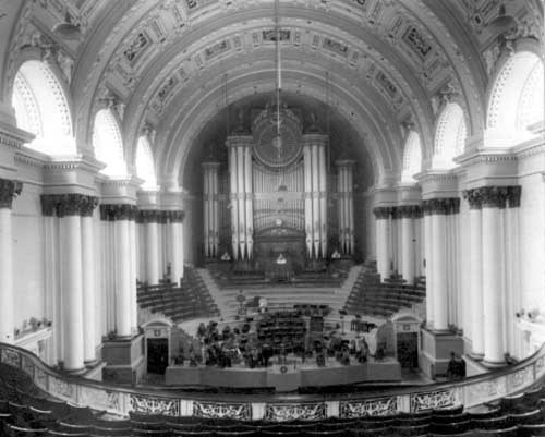 Leeds Town Hall organ recital: The Leeds Town Hall organ as it was in 1925. Credit Leeds Libraries and Information Service.