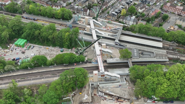 Footbridge sections in place from Fernbrook Road direction: Footbridge sections in place from Fernbrook Road direction