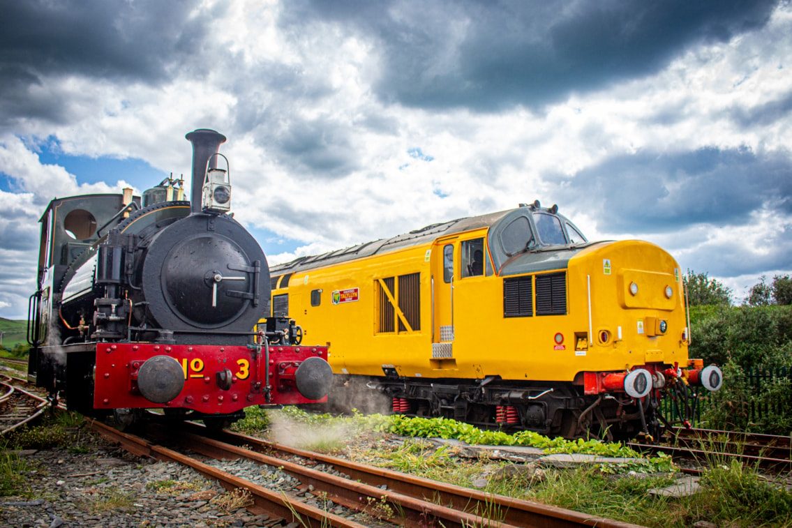 Talyllyn Railway No 3 Sir Haydn and Network Rail No 97304 Rheilfford ...