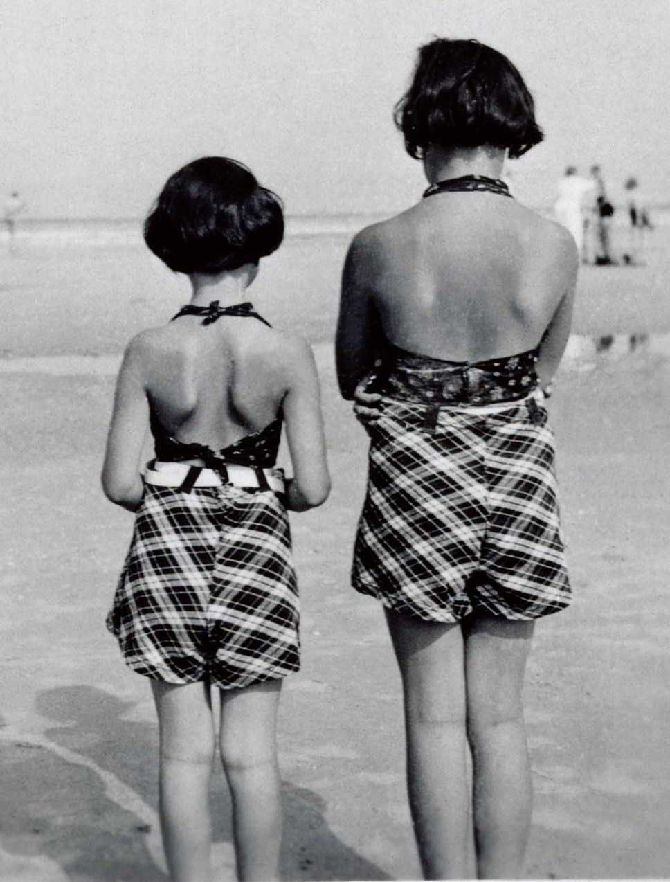 Margot and Anne at the beach. Image courtesy of the Anne Frank Trust ...