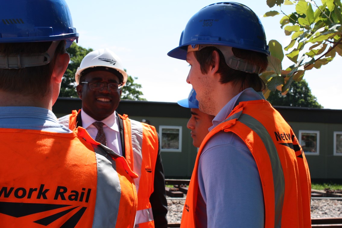 SKILLS MINISTER SEES THE REAL APPRENTICE SHOW : David Lammy MP meets Network Rail apprentices001