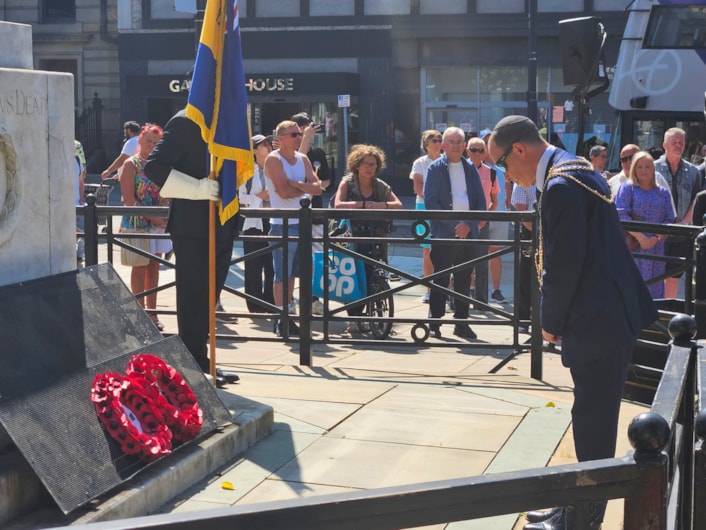 VJ DAY25 7: Lord Mayor of Leeds Councillor Dan Cohen lays a wreath at the war memorial on Victoria Gardens to mark the VJ Day 80th anniversary commemorations