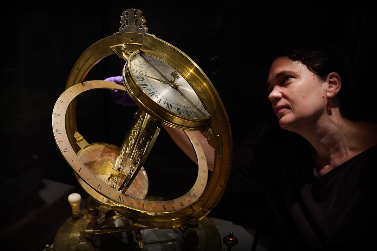 Curator Dr Rebekah Higgitt and the Ilay Glynne dial at the National Museum of Scotland. Photo © Stewart Attwood (9)