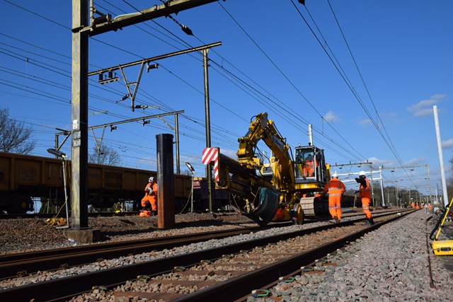 Fambo machine to dig foundation piles for electrification equipment (3) Easter