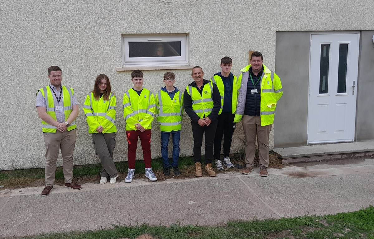 Construction students at Larch Road