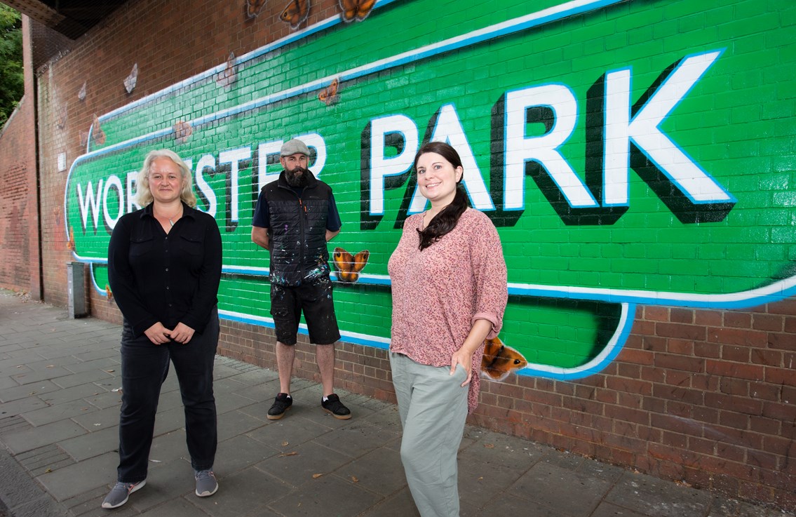 Worcester Park mural: Jennifer Frame and Kay Wallis of the Richmond House Residents Group, and artist Lionel Stanhope