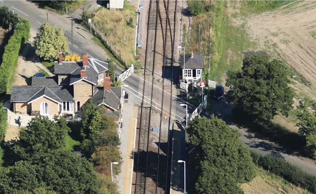 Swinderby Station level crossing