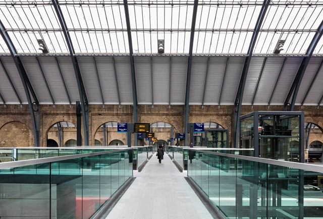 King's Cross railway station - platforms - long distance shot