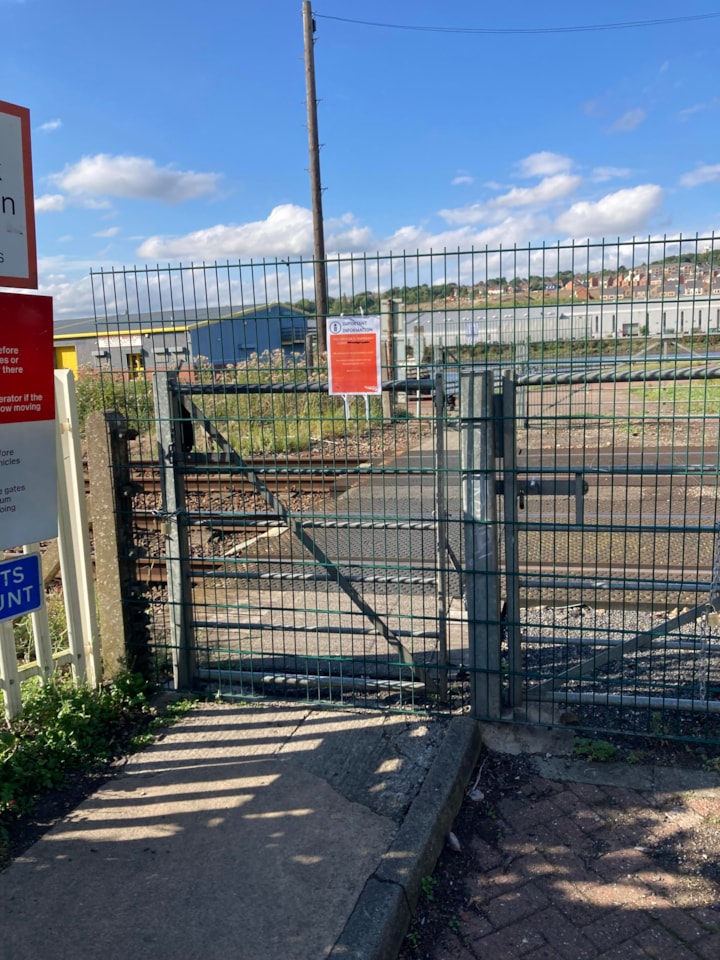 Skiff Inn fenced off-2