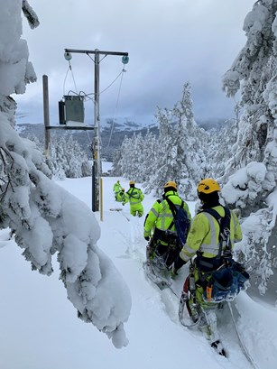 SSEN teams carrying out repairs near Ballater PLEASE CREDIT BRAEMAR MOUNTAIN RESCUE TEAM