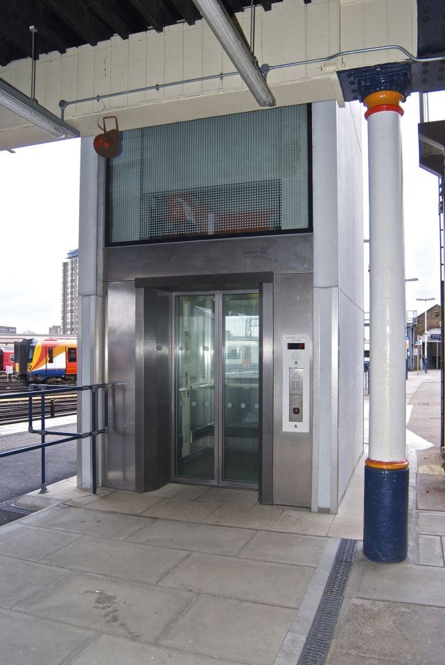 Clapham Junction platform lift