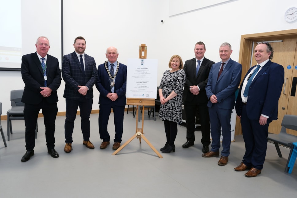 Lynne Neagle MS opens Ysgol Bro Penfro with Headteacher Daffyd Hughes and senior council members