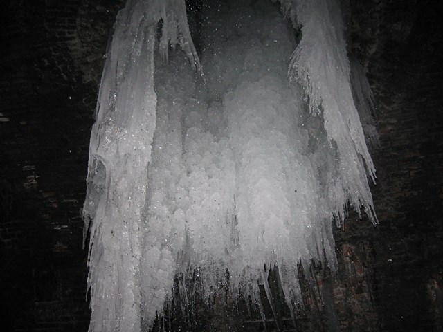 Icicles form in S&C tunnels_3