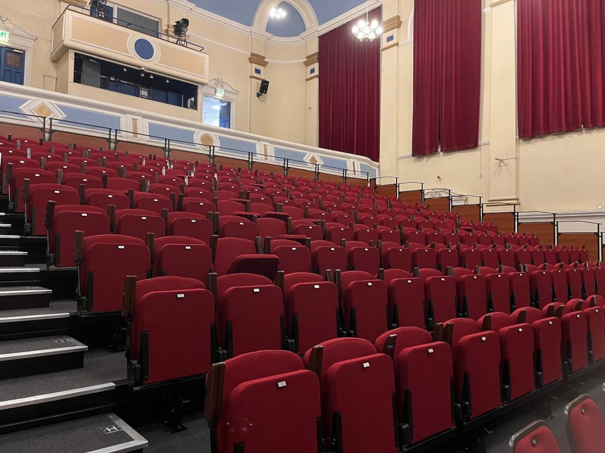 New stourbridge town hall seating