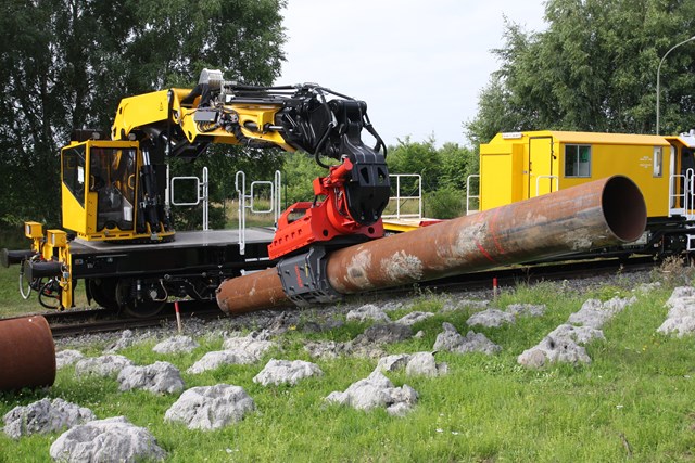 Electrification of the railway enters next crucial stage in the Newbury area: The piling rig on the HOPS