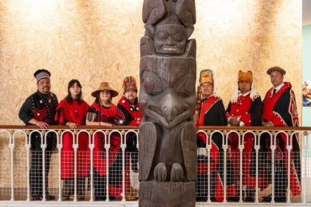 Delegates from the Nisga’a Nation with the Ni’isjoohl Memorial Pole. Image credit Duncan McGlynn-3