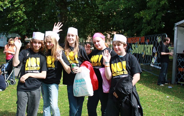 Young people enjoy No Messin' Live!