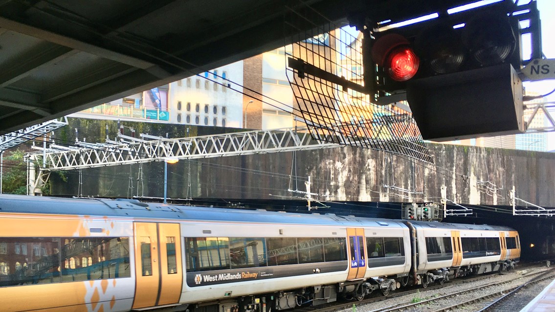 Birmingham New Street signal and platform-2