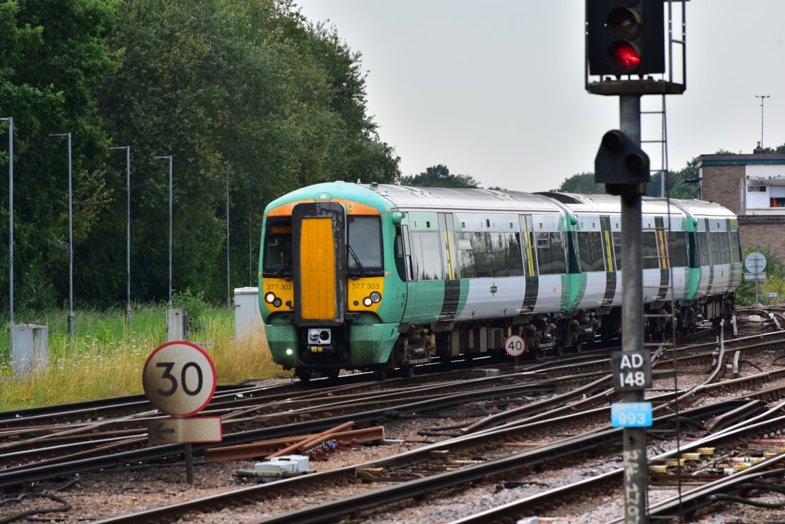 A Southern train approaching Tonbridge station