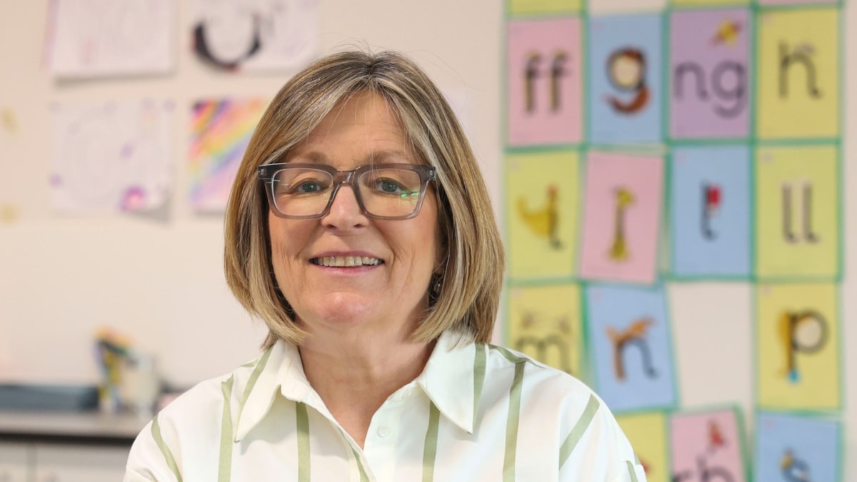 Minister for Education and Welsh language school classroom cropped