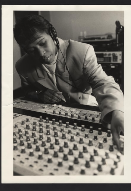 1993.135 Judy Benoit, a sound recordist at OHNI studio 1993 © Sarah Ainslie. 