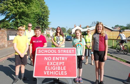 Staff, volunteers and pupils from Park Lane School Street