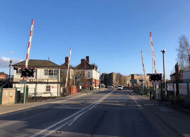 Newark Castle level crossing