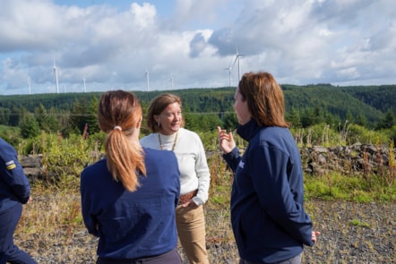 FM Eluned Morgan & PM Keir Starmer at Windfarm in Carmarthenshire-5