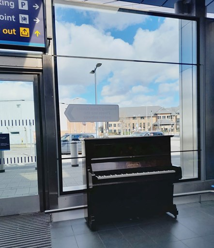 Winnie the Wellbeing Piano at Reading station