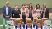 Casarile, consegna Borracce: Walter Tavecchia (Sodexo) , Assessore alla Scuola Silvia Pellitta, Dirigente scolastico Nicolina Giuseppina Lo Verde, Veronica, Federica, Sindaca di Casarile Silvana Cantoro