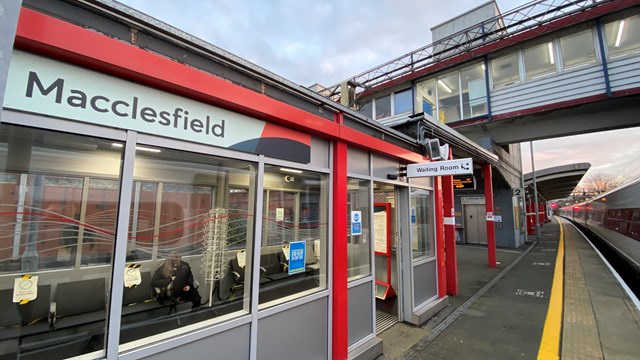Macclesfield station platform 2-2