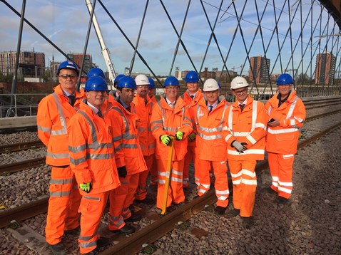 Ordsall Chord - Rail Minister Paul Maynard places the final clip