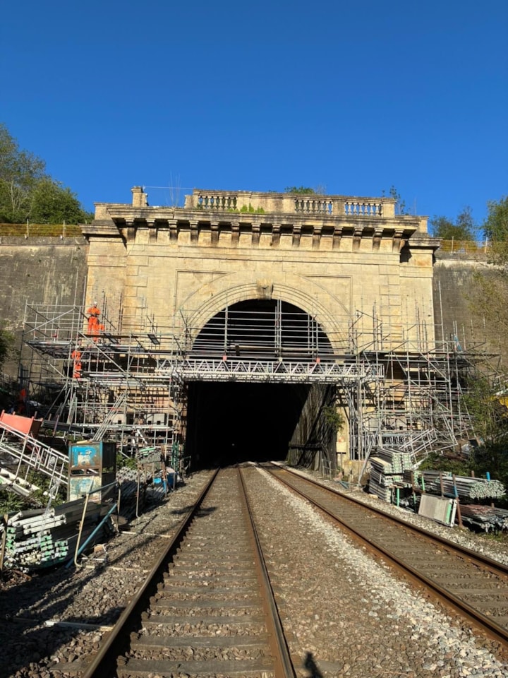 Installing scaffolding, Box Tunnel