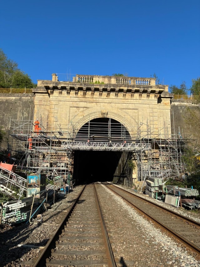 Installing scaffolding, Box Tunnel: Installing scaffolding, Box Tunnel