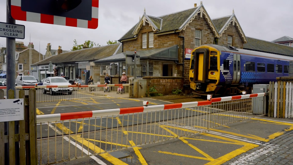 Action to tackle Broughty Ferry level crossing misuse: ScotRail train at Broughty Ferry level crossing