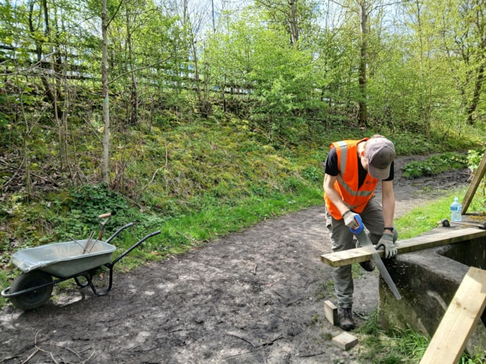 VTL John Campbell 3: John Campbell is one of the volunteers supporting Leeds City Council's public rights of way maintenance team on a monthly task day.
The 865 kilometres of paths wind through woodlands, city streets, farmland, riversides and open countryside.