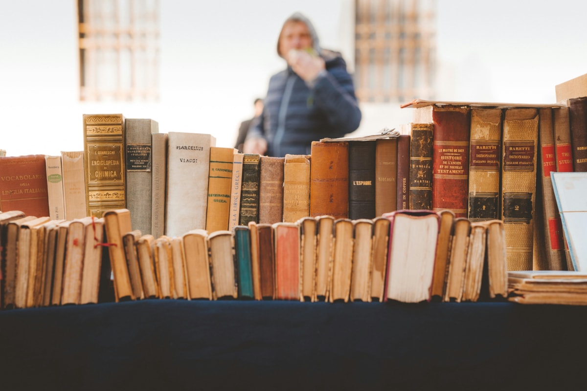 booksale credit pexels alessandro matonti