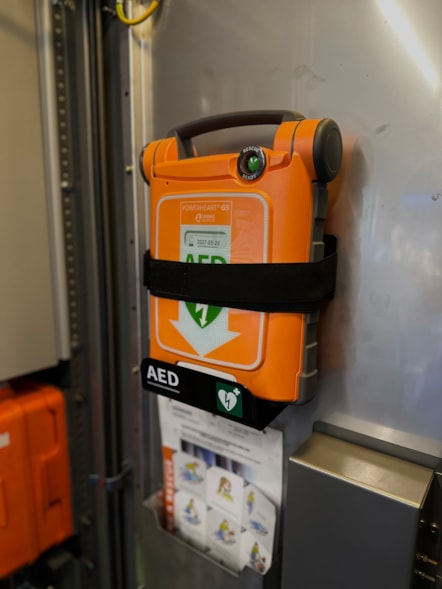 Defibrillator on a 185 train (2)
