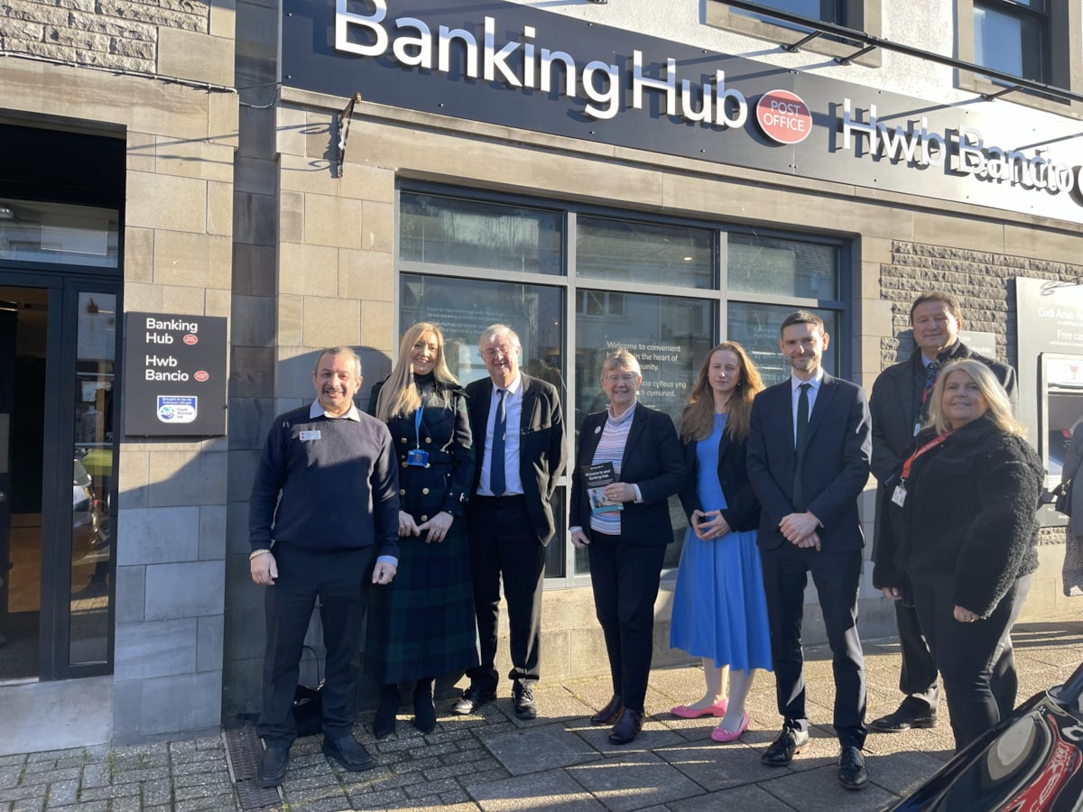 Hwb bancio Ystradgynlais