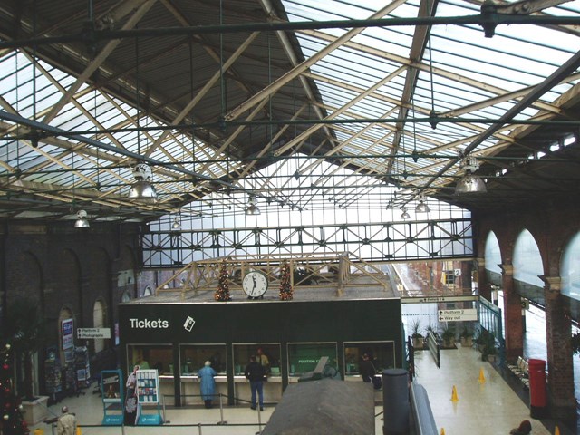 Chester station roof: Interior of the roof over Chester station concourse