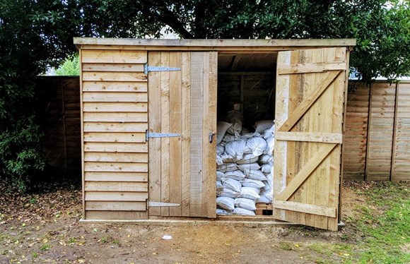 Flood alerts and help when there is flooding.: Sandbags