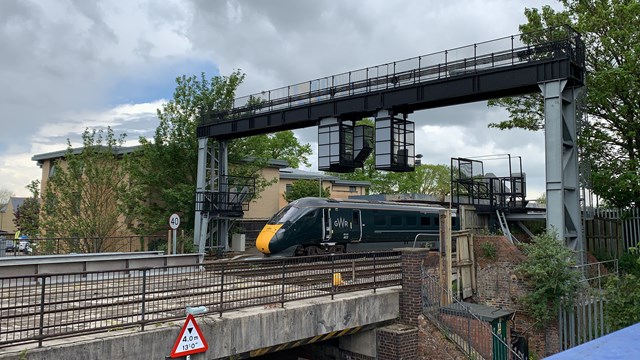 Reminder: One day to go until Oxford rail station and railway upgrade work requires part of Botley Road to be temporarily closed until October: A GWR train leaving Oxford station over the existing Botley Road bridge