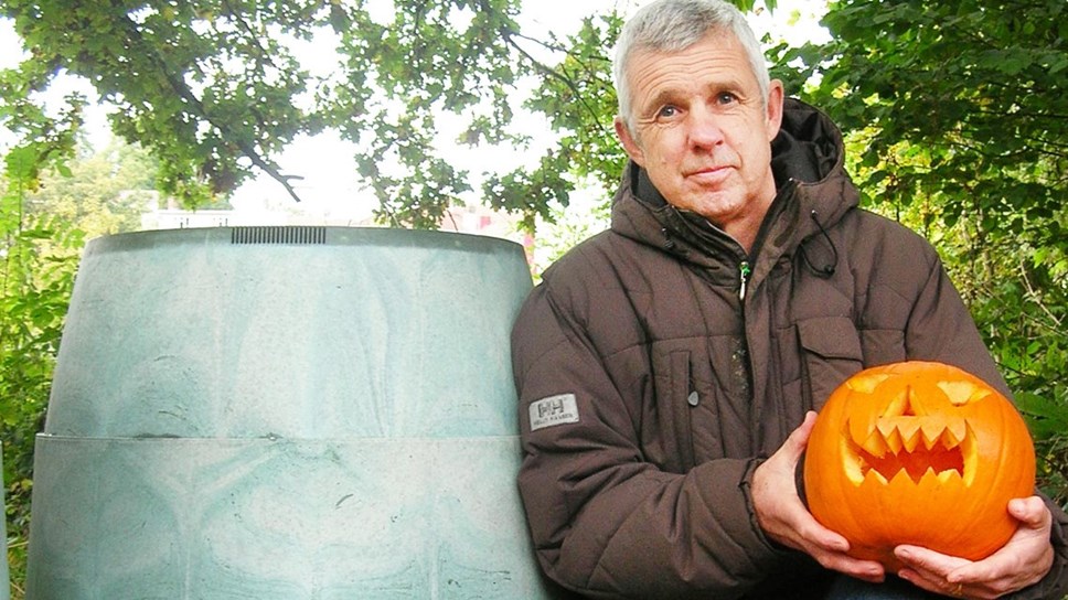 Cllr Phelps with Pumpkins - 16-9