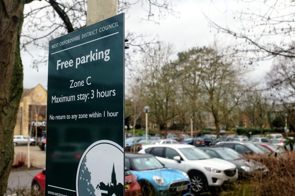 Parking - free sign