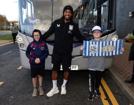 David Kasumu with two young fans