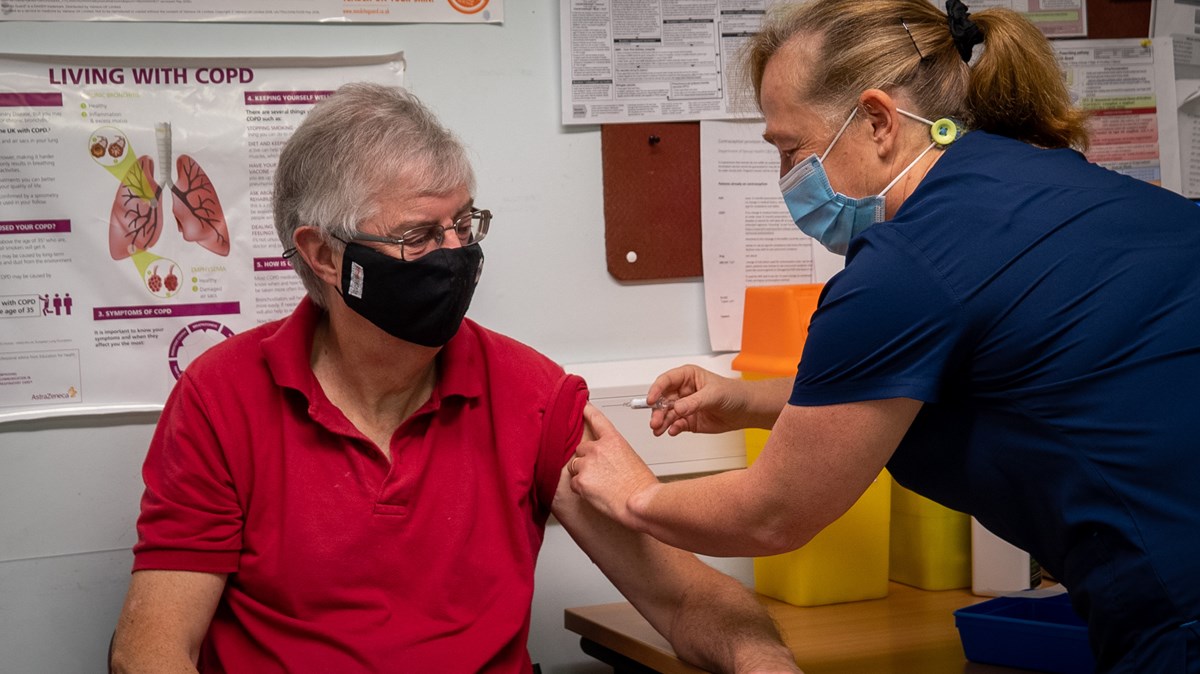 FM gets flu vaccine-2